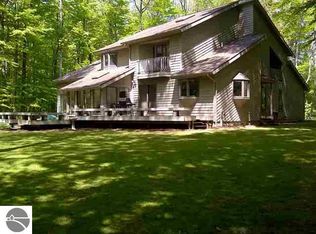 148 Beech St, Frankfort, MI 49635