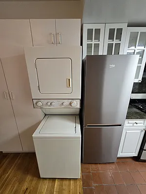 Rented by Plaza Real Estate Group | media 20