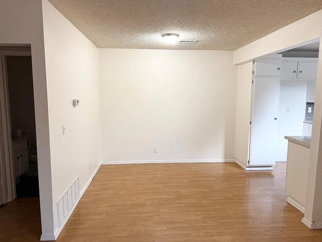 3 bed, 1261 sqft, $3,575 — Photo 4