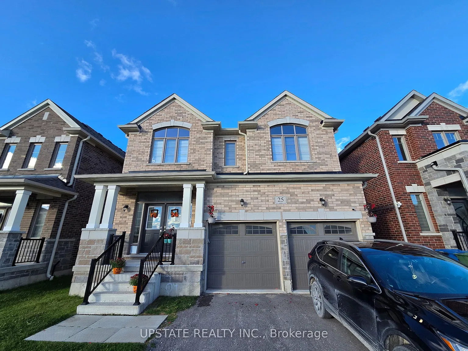 4 bed, $2,700 — Photo 1