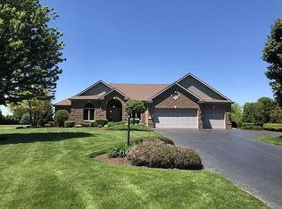 3808 Redwood Ct, Spring Grove, IL 60081