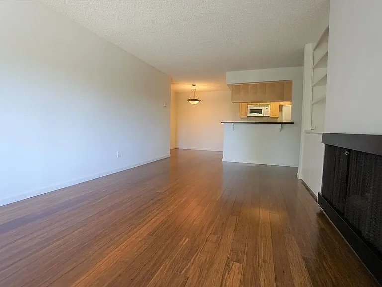1320 N Citrus Ave #101 — Photo 1