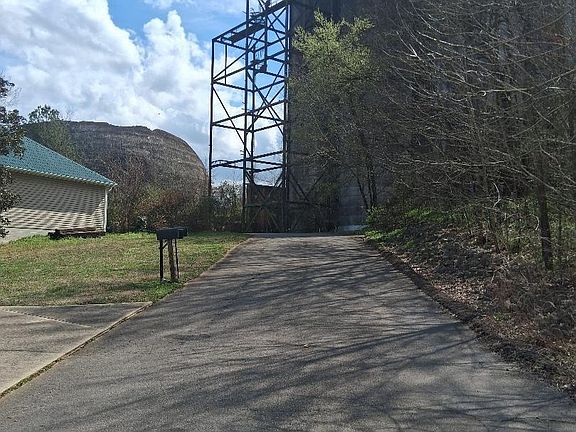 5th image of 6.7 Hampton Ln