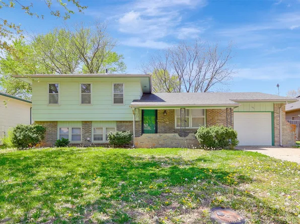 131 S Circle Dr, Derby, KS 67037