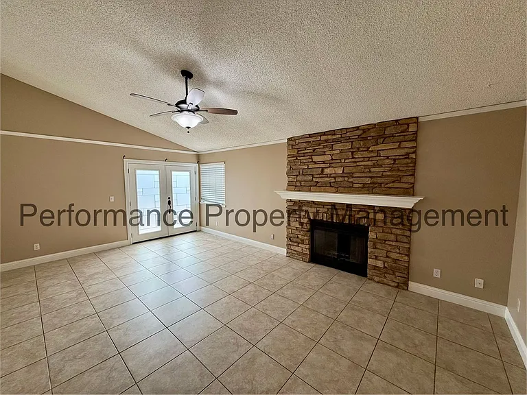 8735 N Cedar Ave #121 — Photo 3