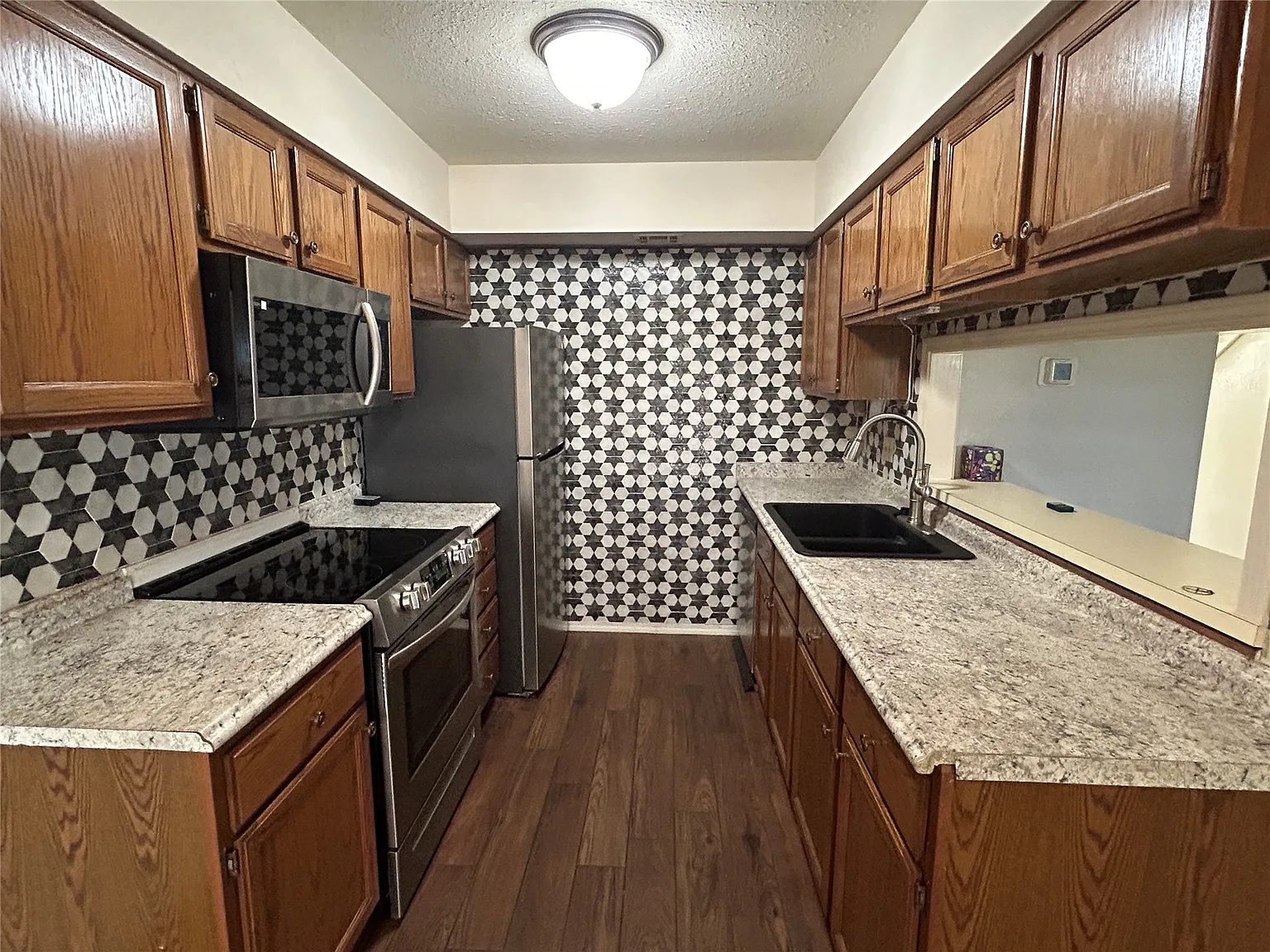 2 bed, 2.0 bath, 1060 sqft, $1,250 — Photo 2
