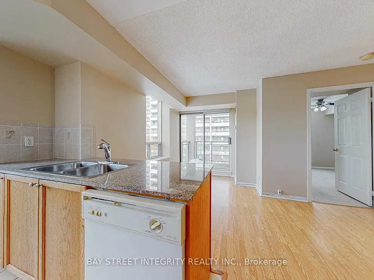 5940 Yonge St #605 — Photo 6
