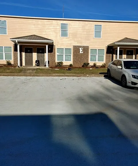 Gibbs Manor — Photo 18