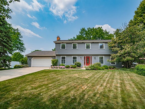 2nd image of 25 Honeyberry Ct