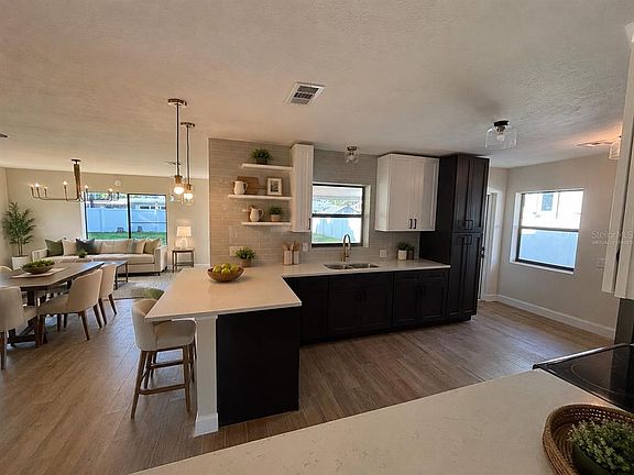 4th image of 4097 16TH AVENUE W