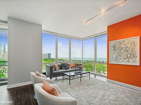 3rd image of 1201 S Prairie Ave #1003
