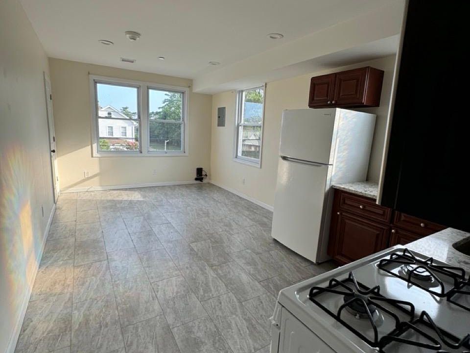 1st image of 85 Grove St Floor 2