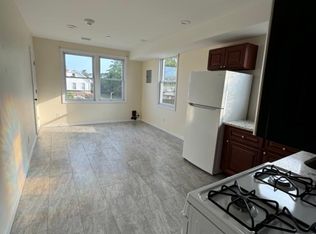 85 Grove St FLOOR 2, Hempstead, NY 11550
