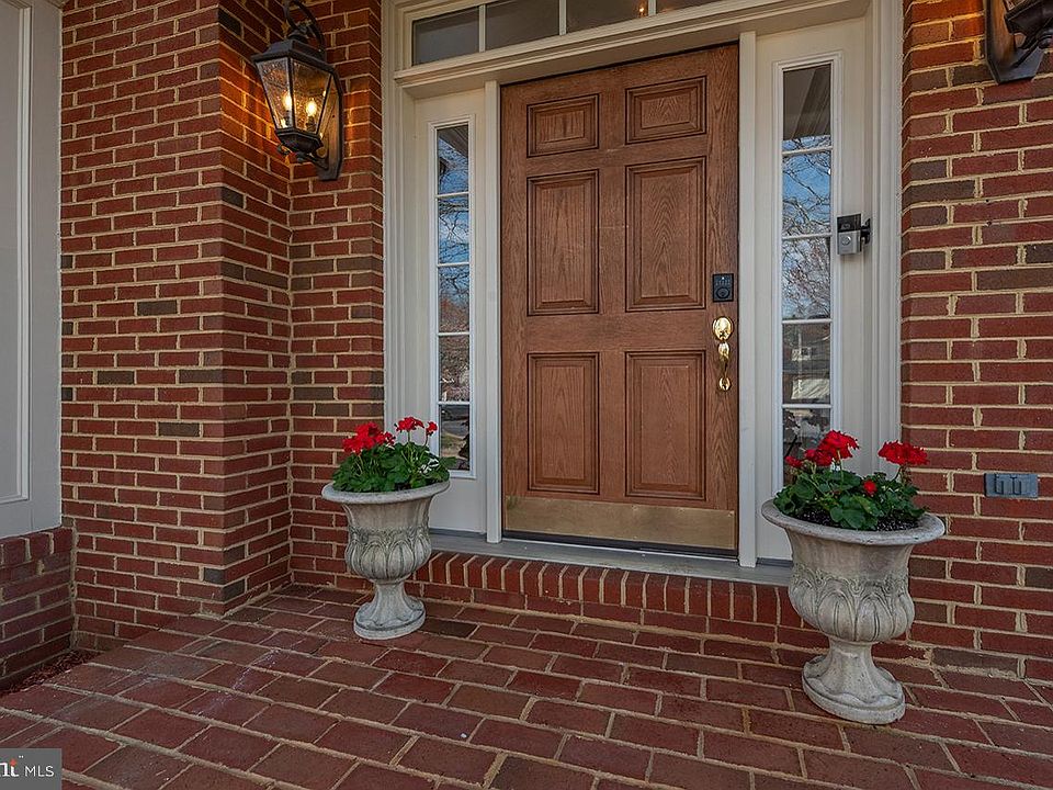 5078 Twinbrook Run Dr, Fairfax, VA 22032 | Zillow