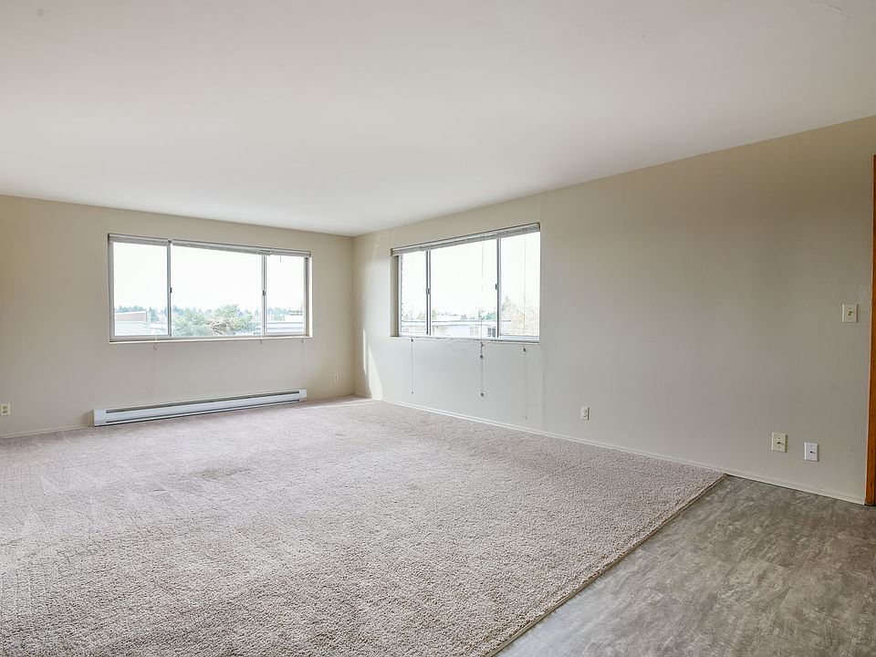 1st image of 9244 Greenwood Ave N APT 3