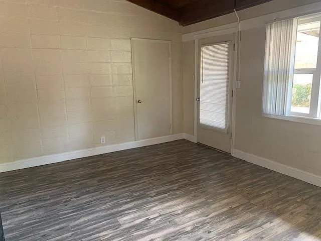 140 La Rue Ave — Photo 12