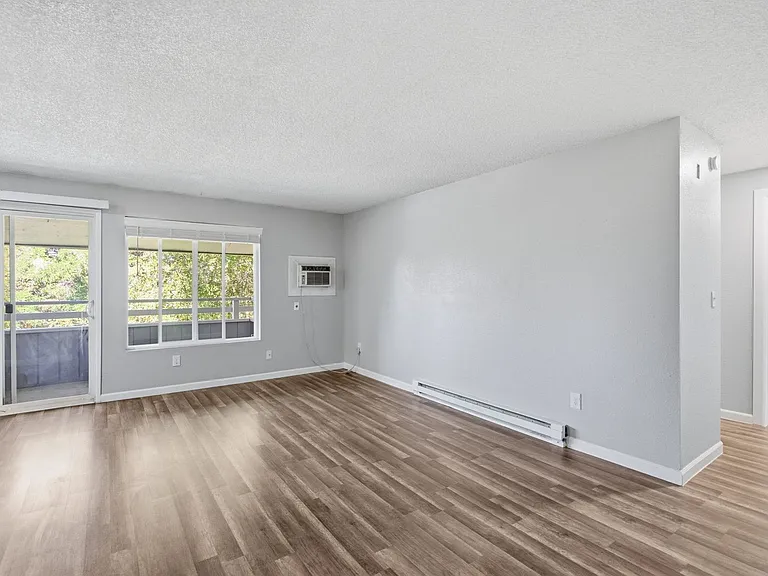 River Court Apartments - Updated Units With A View! — Photo 44