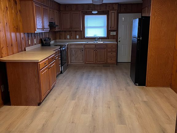 2nd image of 200 N Lee St
