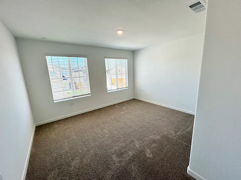 4464 Bellaire Ave — Photo 10