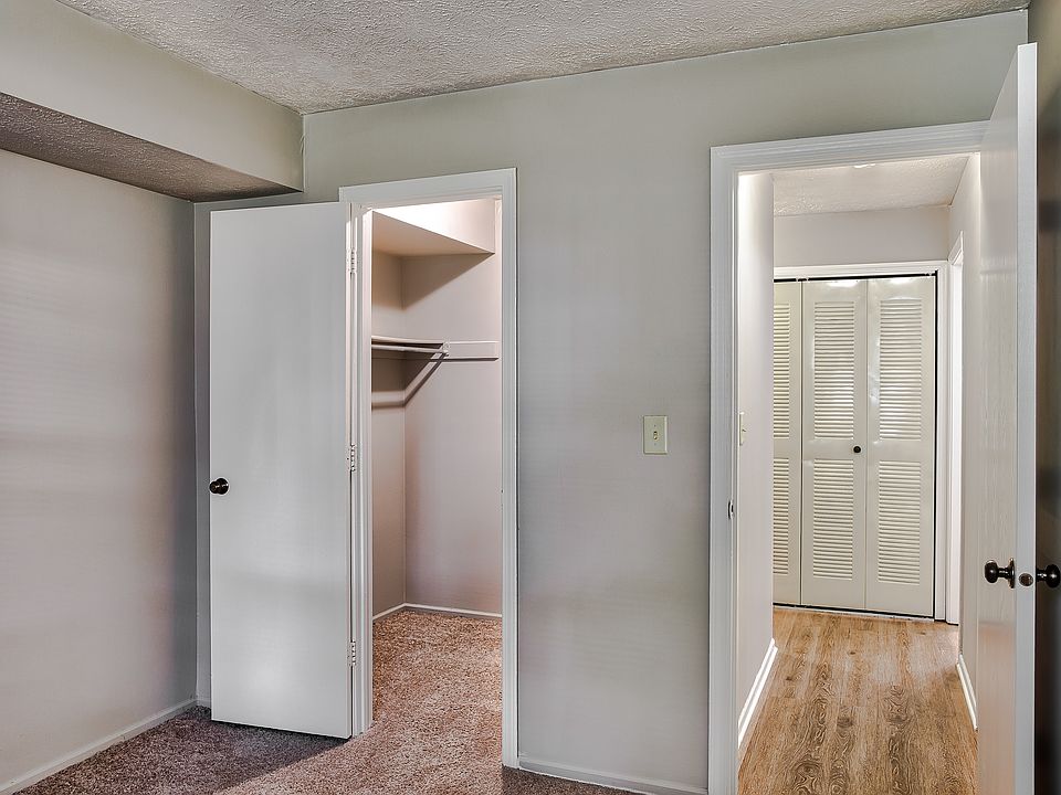 1st image of 3001 Courthouse Dr E #1C