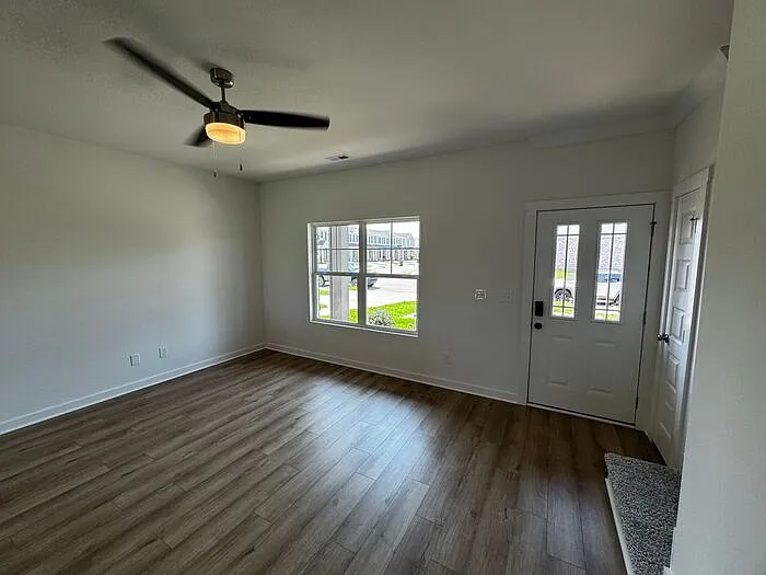 3 bed, 3.0 bath, 1446 sqft, $1,600 — Photo 4