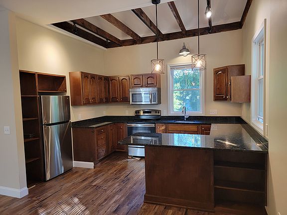 2nd image of 429 High St