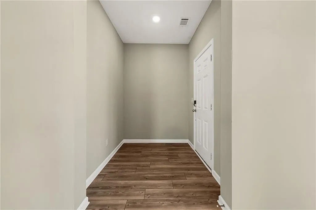 4 bed, 2.5 bath, 2435 sqft, $2,200 — Photo 2