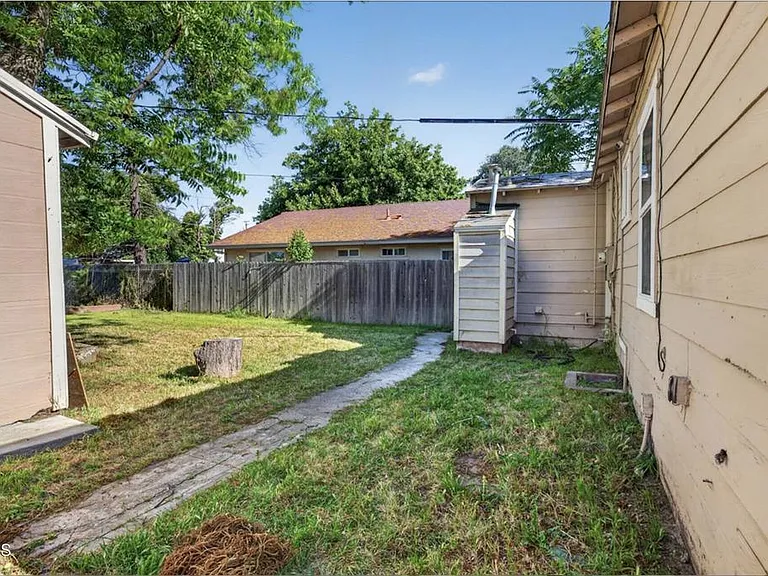 3307 Belden St — Photo 23