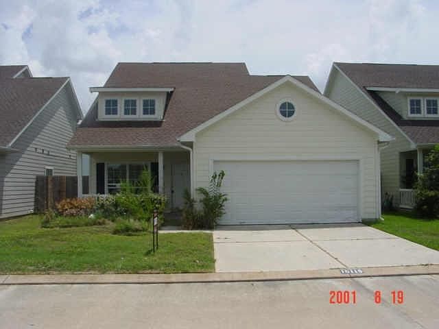 Cute, spacious, fenced 4/2.5/2 w/Gameroom