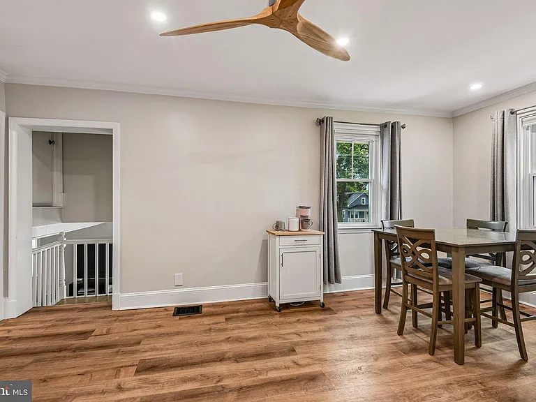 105 Dinsmore Ave — Photo 10