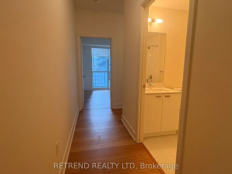 30 Roehampton Ave #802 — Photo 2