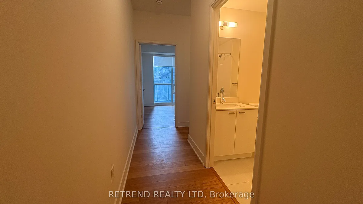 Building Photo - 30 Roehampton Ave #802