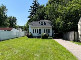 1386 Sunset Rd, Mayfield Heights, OH 44124