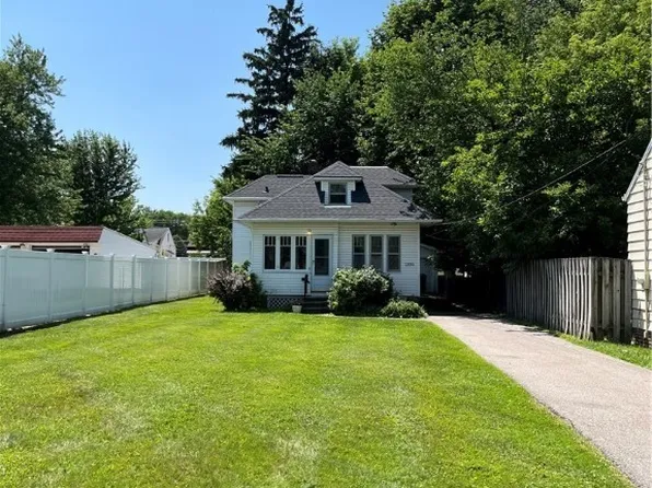 1386 Sunset Rd, Mayfield Heights, OH 44124