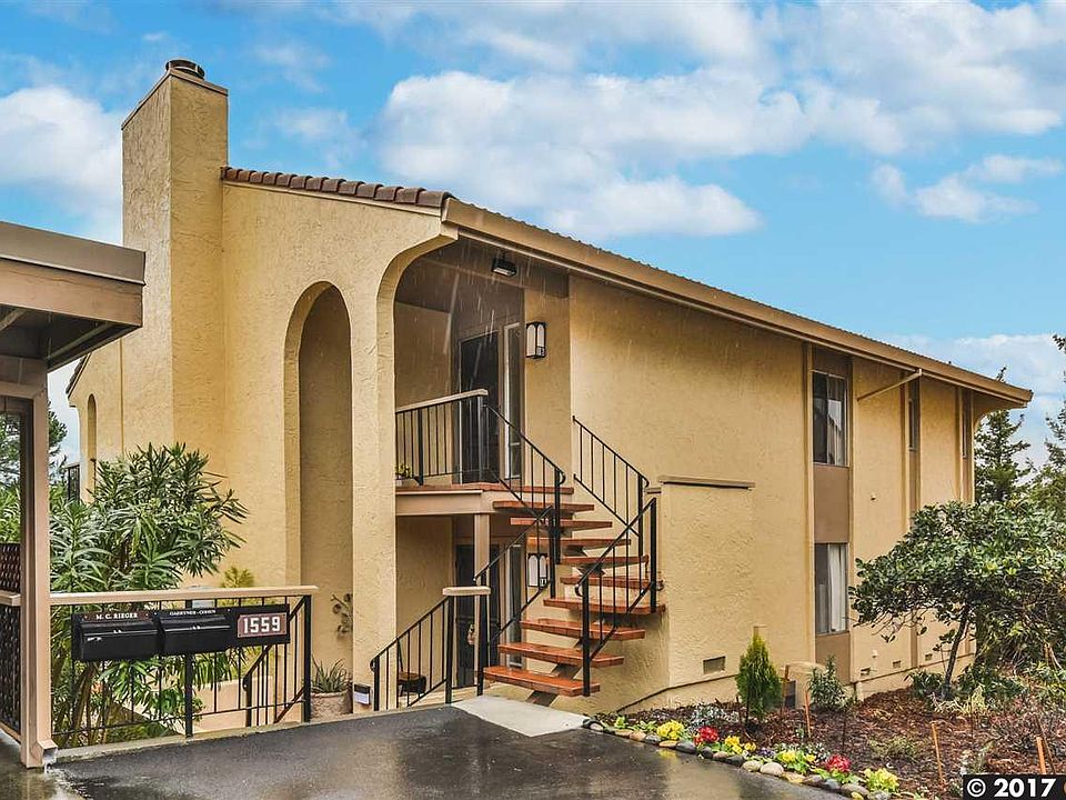 2nd image of 1559 Ptarmigan Dr APT 1B
