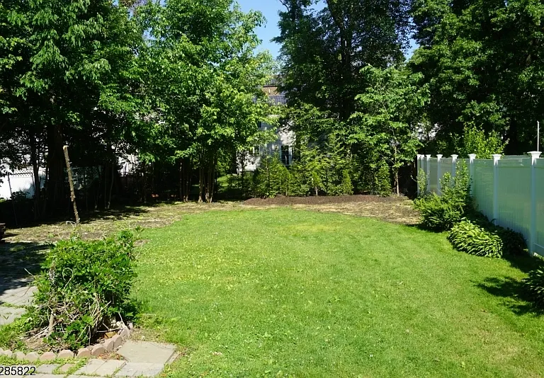 46 Roosevelt Ave — Photo 15