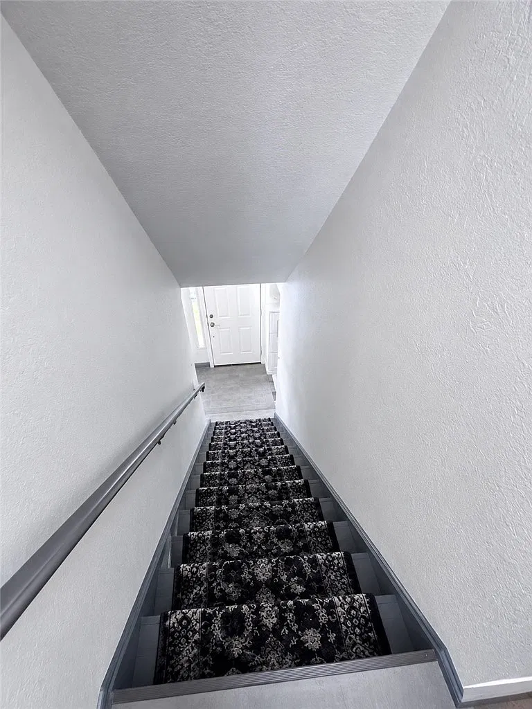 3 bed, 1.5 bath, 1176 sqft, $1,650 — Photo 4