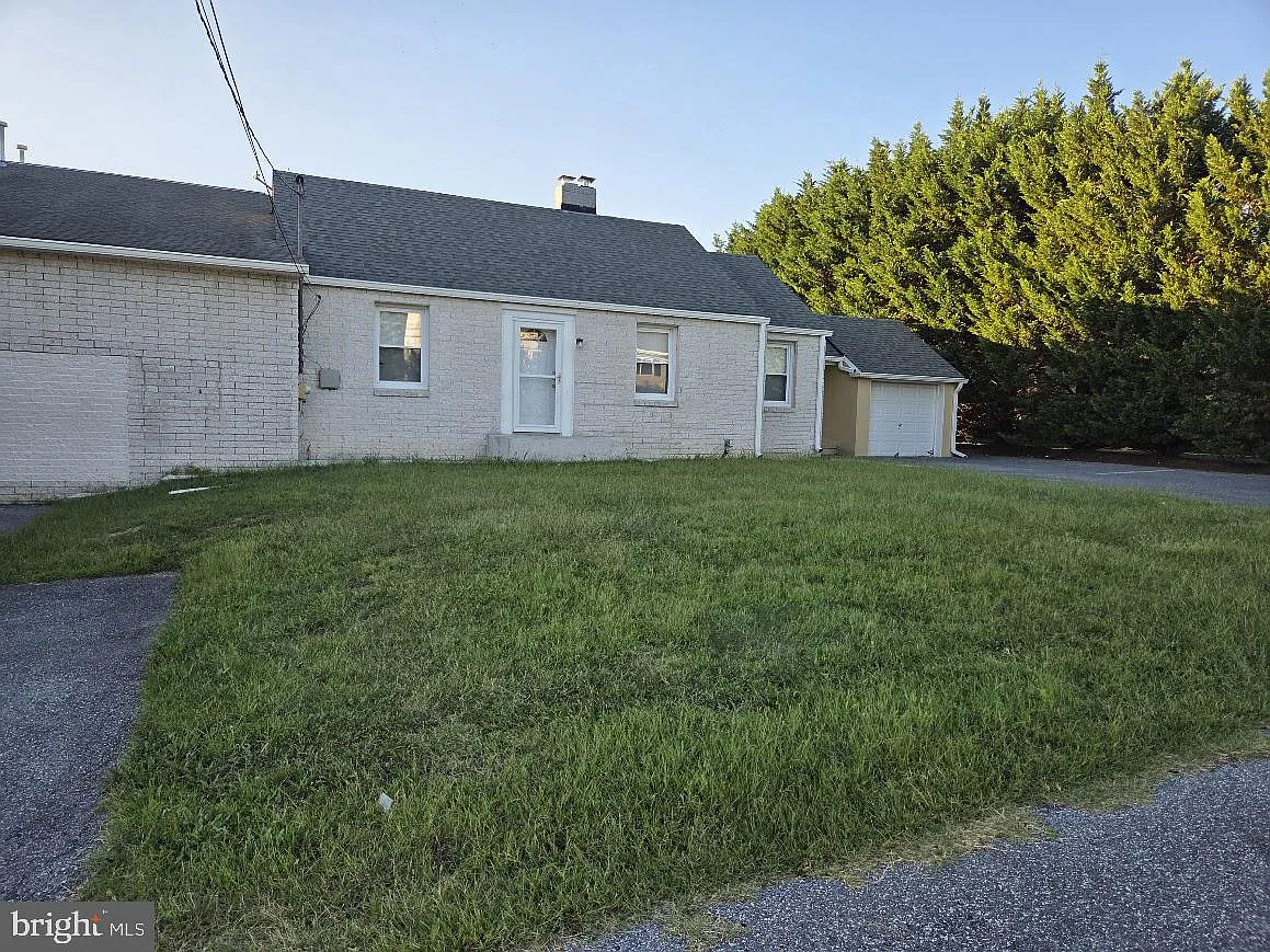 2 bed, 1.0 bath, 1800 sqft, $2,100 — Photo 2