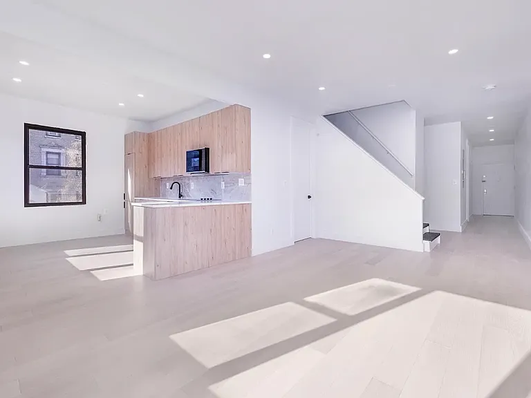 163 1st Ave #3E — Photo 6