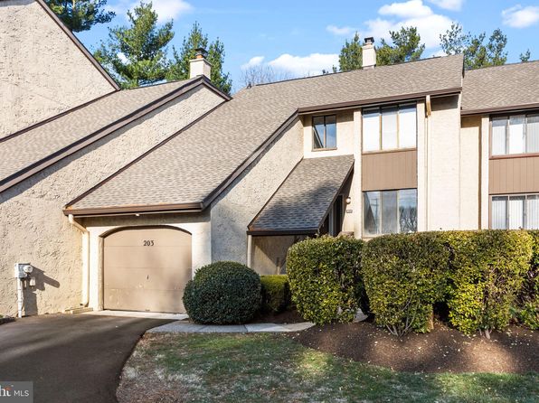 203 Golf Club Dr, Langhorne, PA 19047