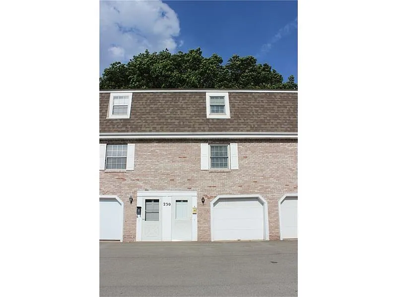 230 E Whitestown Vlg photo 1