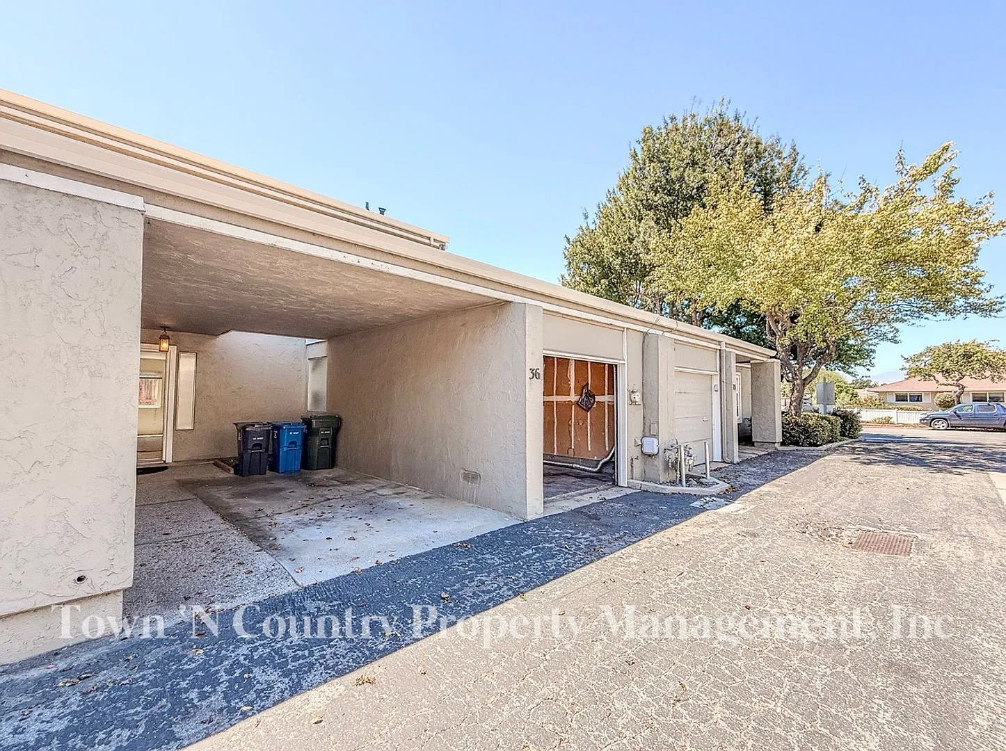 Beautiful 2-Bedroom Townhome with Garage, Patio & Community Pool! — Photo 1