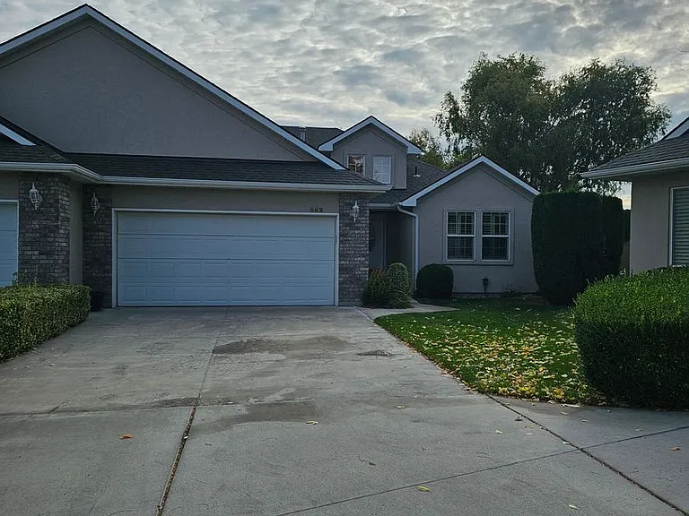 882 Canyon Park Ave — Photo 2