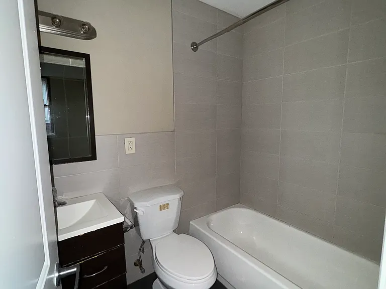 4719 Chestnut St #C1 — Photo 7