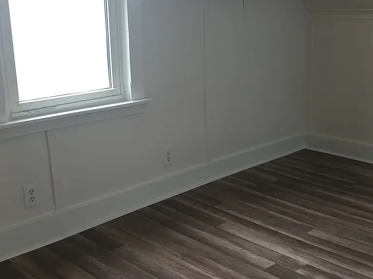 301 Rockwell Ave — Photo 10