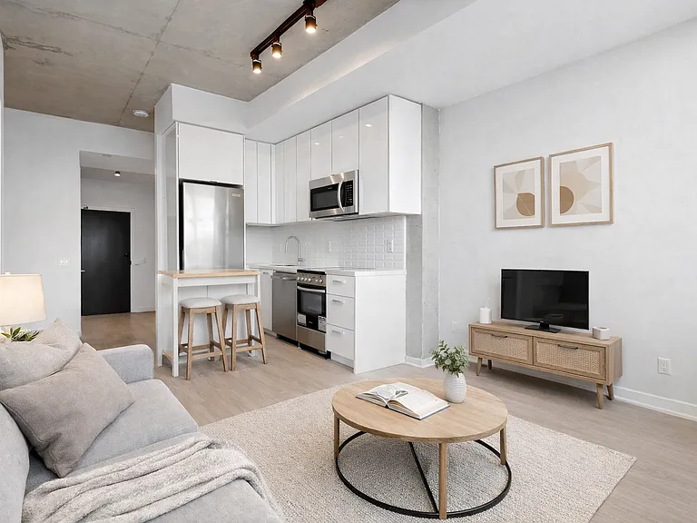 284 King St E — Photo 19