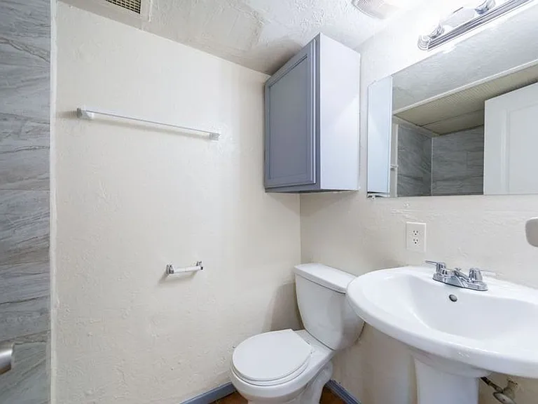 1800 N Wayside Dr #3 — Photo 35