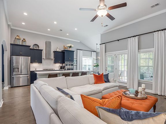 2nd image of 709 Ruskin Dr