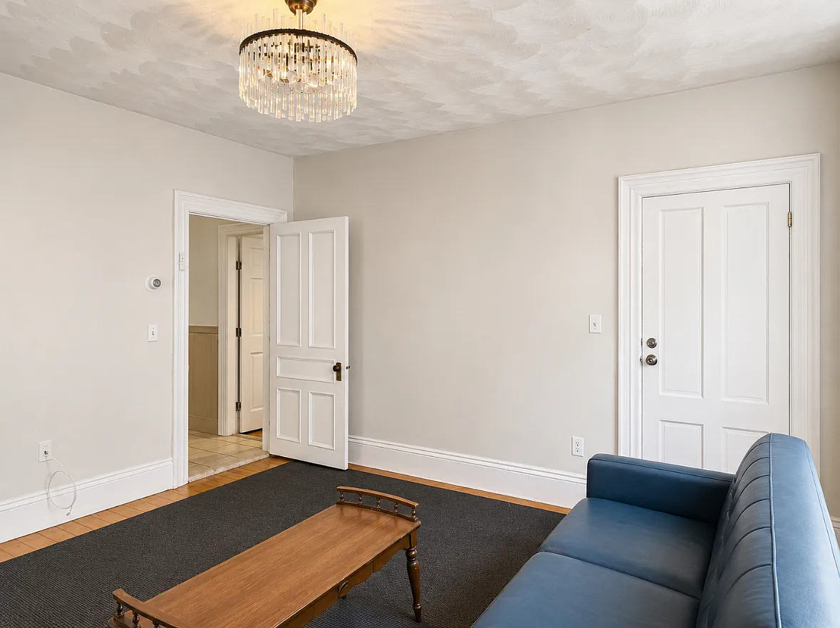 3 bed, 1200 sqft, $2,100 — Photo 2