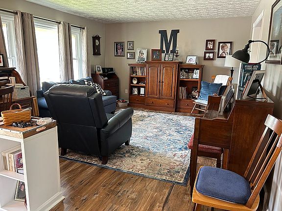 5th image of 4304 Clemens Dr